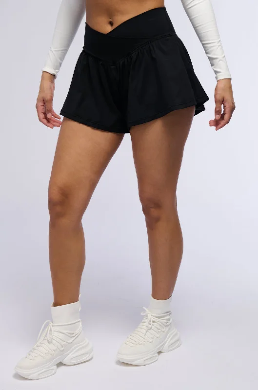 ON THE MOVE RUFFLE SHORT IN BLACK